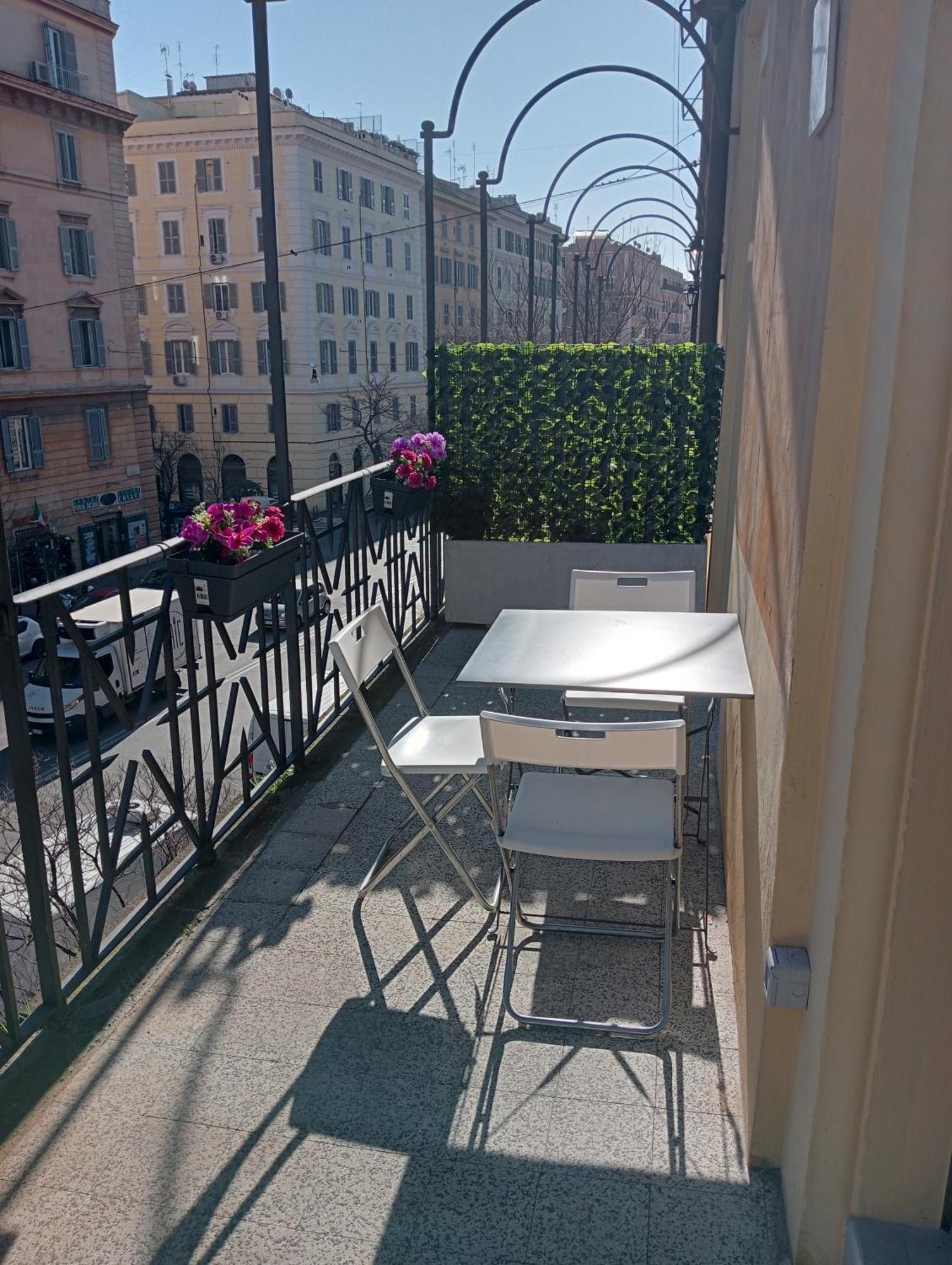 Vatican Home With Balcony Rome Exterior photo